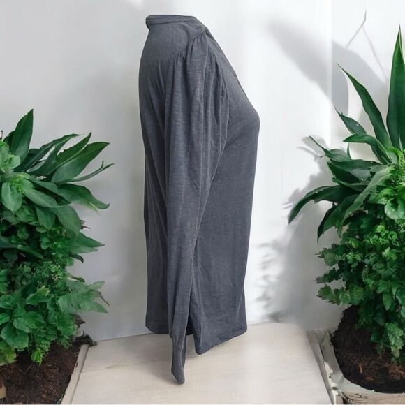 New with Tags Democracy Long Sleeve Crew Neck with Gold Tone Snap Buttons - Picture 2 of 8